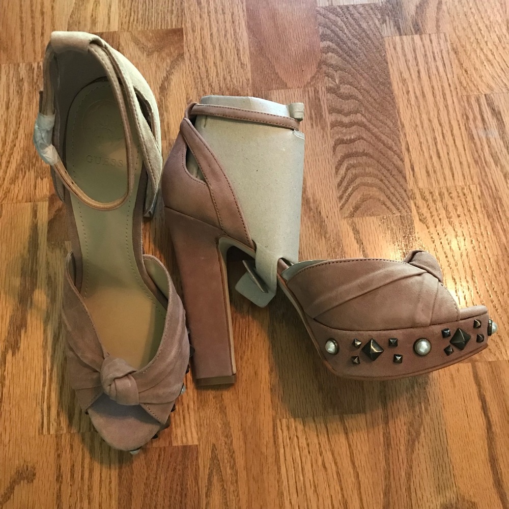NIB Guess Kenzie 2 Studded Peep Toe Heels 8.5M